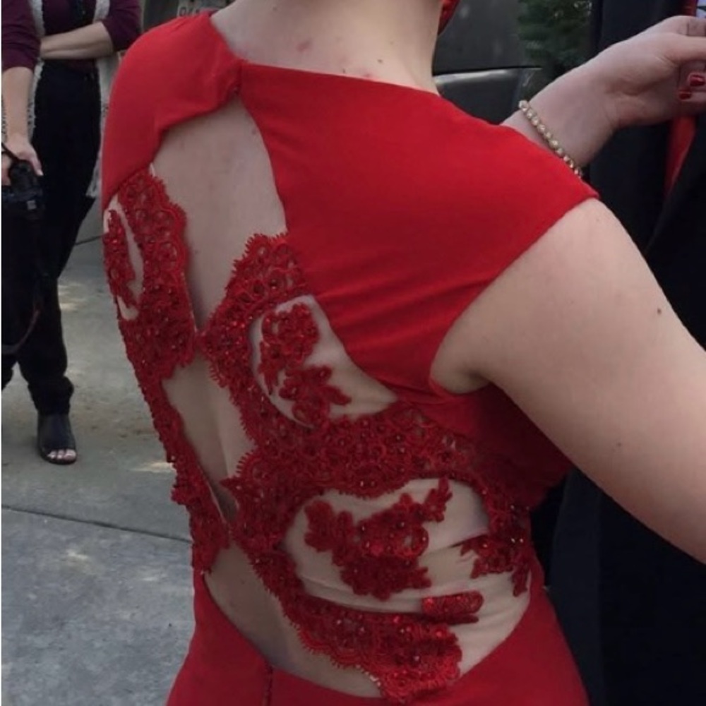 Elegant Red Lace Evening Dress